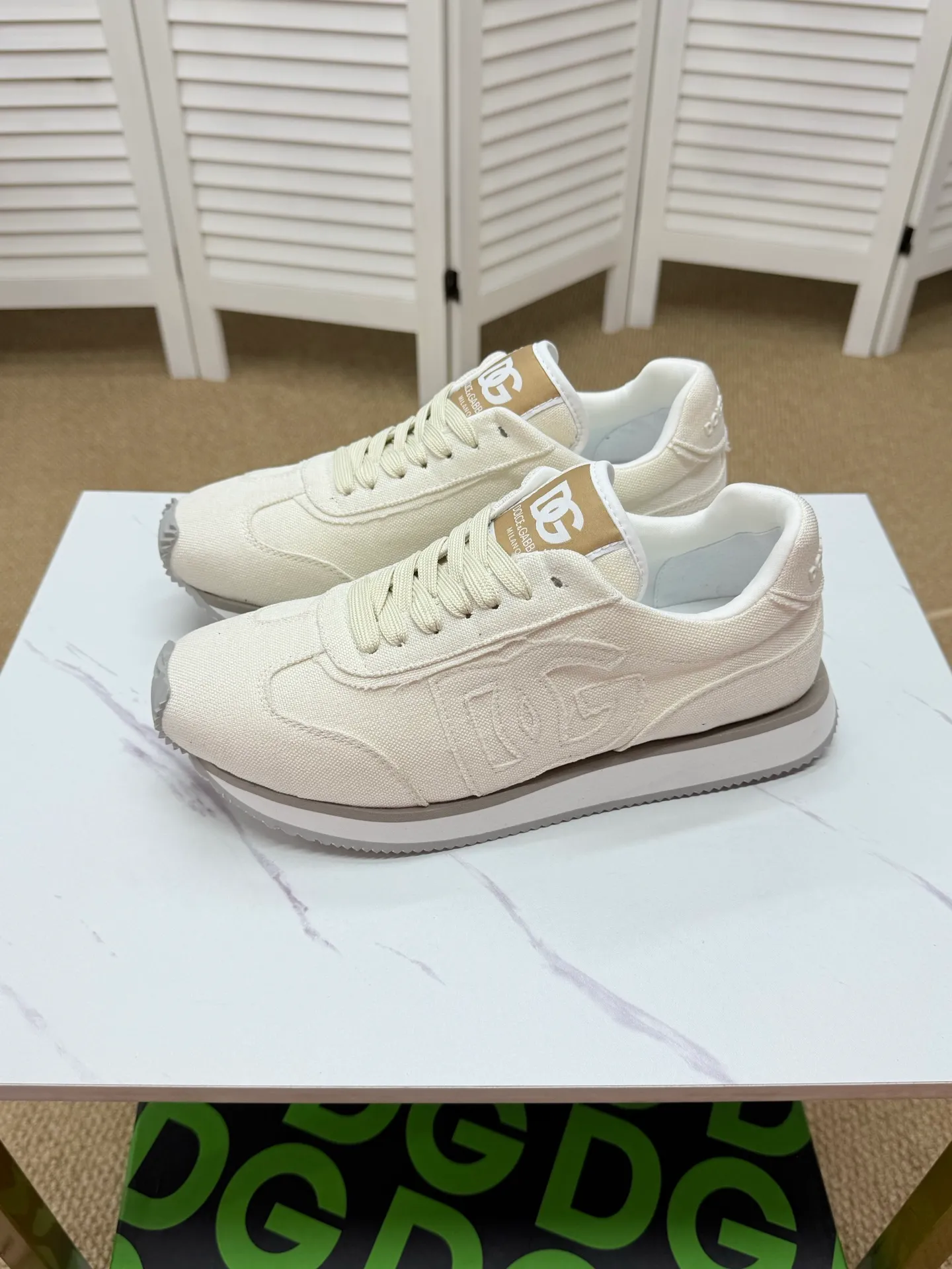 Men's clothing and shoes 230. The latest sports and casual shoes for couples (DG) are fashionable and versatile, and can add luster to various looks. Create an exquisite design with unique dynamic vitality and modern atmosphere, showing modern elegance. Size: 36-46 (45 and 46 are custom-made and cannot be returned or exchanged) Se